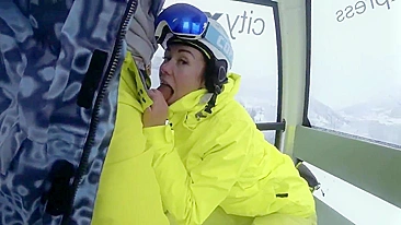 Boquete Público com Engolindo Porra por Casal Amador