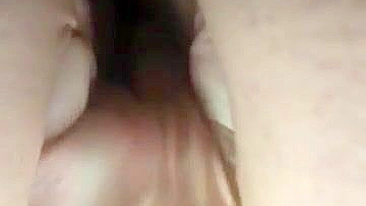 Pornô Caseiro - Novinha Amadora Dedando e se Masturbando no Carro