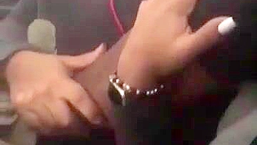 Garota ebony amadora goza em masturbação pública caseira