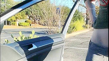 Esposa Exibicionista se Masturba como MILF Morena Amadora ao Ar Livre