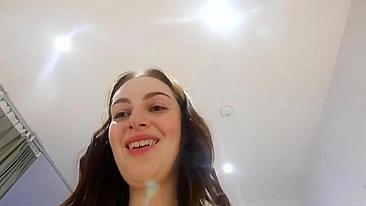 Sexo Caseiro da Irmã com Meio-Irmão Filmado