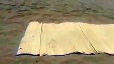 Sexo Caseiro na Praia com Namoradas Depiladas - Diversão Amadora Exhibicionista