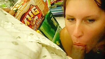 Boquete Caseiro em Público com Namorada Safada