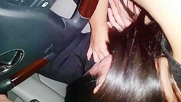 Boquete Asiático Caseiro no Carro com Vadia Pública
