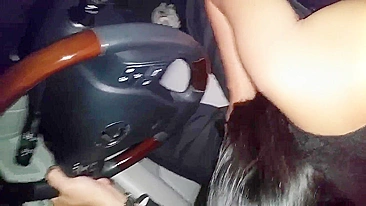 Boquete Asiático Caseiro no Carro com Vadia Pública