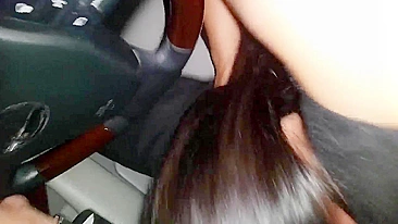 Boquete Asiático Caseiro no Carro com Vadia Pública