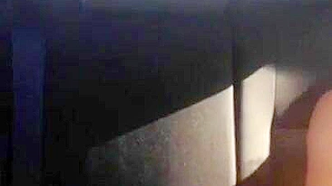 Masturbação Caseira com Peitos Grandes de Morena no Banco de Trás