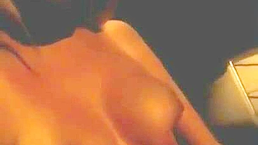 Safadeza ao Ar Livre - Casal Exibicionista Fodendo Caseiro