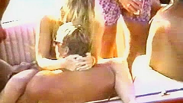 Férias Selvagens - Namorada Loira em Festa de Sexo ao Ar Livre Pública