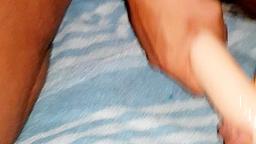 Marido Corno Bissexual Fodido no Cu com Dildo Grande em Sexo Caseiro