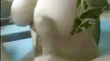 Pornô caseiro de lactação com casal morena peituda