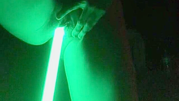 Striptease caseiro de Star Wars com jedis amadores se masturbando