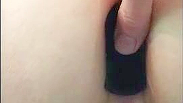 Milf Dominadora Dá Anal Amador com Plug no Cu em Sexo Caseiro