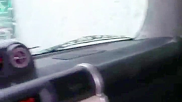 Esposa Madura se Masturbando no Lava Jato Caseiro