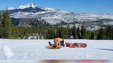 Casal amador fode hardcore ao ar livre na montanha