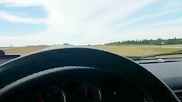 MILF Caseira Gordinha Cavalgando Dildo no Carro