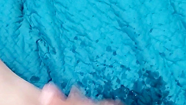 Mãe Caseira Gozando com Squirt Amador