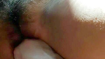 Fisting Caseiro com Namorada Asiática Peluda - Pornô Amador