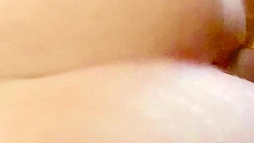 De Quatro Caseiro com Bundão, Dedada, Squirt e Gemidos