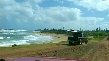 Coroa Safada se Dedando em Público Dirigindo Pelada