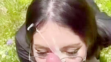 Gozações Caseiras no Rosto com Óculos e Jatos de Porra