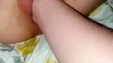 Vídeo Caseiro de MILF Esposa Sendo Fistada com Gozadas