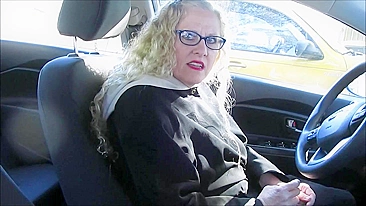 Esposa Gordinha Amadora Transa no Carro Piscando Madura