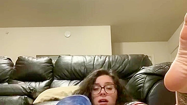 Orgasmos de MILF Caseira com Dildo Gigante