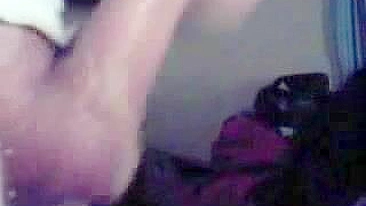 Sexo Caseiro com Garota Safada Engasgando em Boquetes e Gozadas