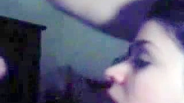 Sexo Caseiro com Garota Safada Engasgando em Boquetes e Gozadas