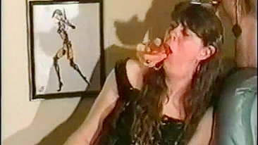 Milf Caseira Fodendo Garganta com Boquetes Selvagens e Dildos