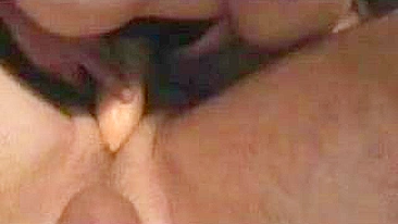 Esposa MILF Peituda em Sexo Caseiro com Strapon Anal