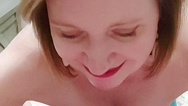 MILF Caseira Chupa Pau em Sessão Quente de Webcam