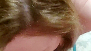 MILF Caseira Chupa Pau em Sessão Quente de Webcam