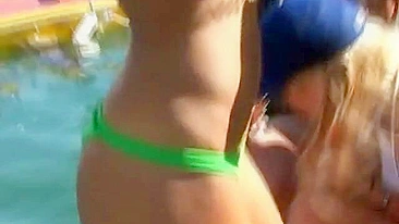 Pornô Caseiro de Mães Swingers no Lago Havasu com Peitos Grandes e Loiras