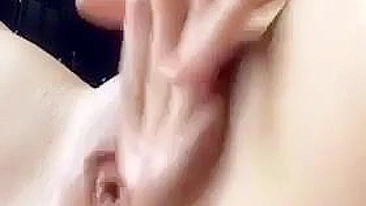 Loira Peituda se Masturbando em Pornô Caseiro