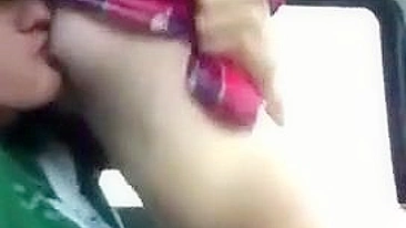 Sexo no Carro Caseiro com Namorada Cavalgando