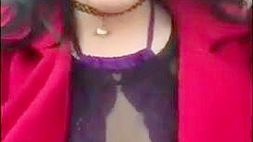 MILF Caseira se Masturbando com Peitos Grandes e Tetonas