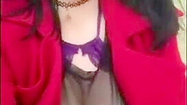 MILF Caseira se Masturbando com Peitos Grandes e Tetonas