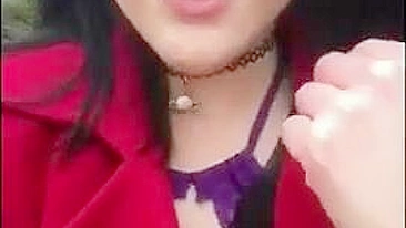 MILF Caseira se Masturbando com Peitos Grandes e Tetonas