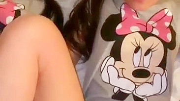 Ménage Caseiro com Gêmeas - Sexo em Grupo Amador