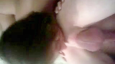 Esposa Massageia Próstata e Chupa Até Gozar - Boquete Caseiro com Porra na Boca