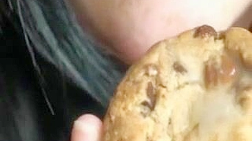 Namorada Alemã Caseira Chupando e Engolindo com Peitões e Porra na Boca