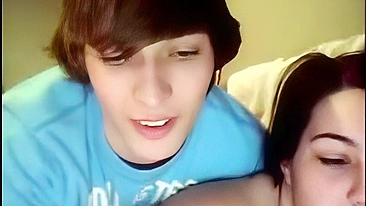 Sexo taboo na webcam - irmão e amiga da irmã ficam safados