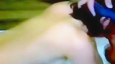 MILF Esposa em Sexo Grupal Amador com Dois Paus - Mamãe Latina Swinger