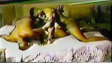 Suruba Interracial com Ligas e Cinta-Liga em Gangbang