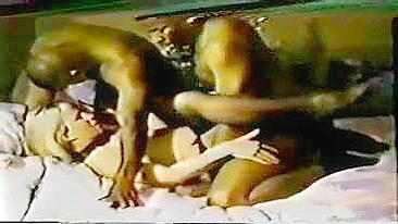 Suruba Interracial com Ligas e Cinta-Liga em Gangbang