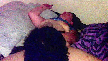 Gangbang Lésbico Interracial de MILFs Amadoras em Suruba Caseira