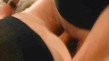 MILF Interracial Fodida por Negão e Amigo em Suruba Caseira