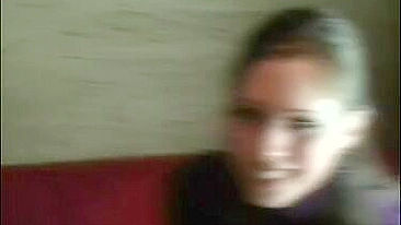 Adolescentes Universitárias em Trio Selvagem com Russo Amador no Bar